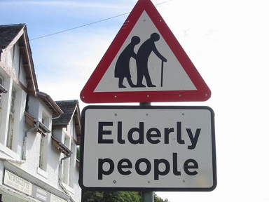 Elderly-People-Got-the-Joy-Because-of-the-Caregivers
